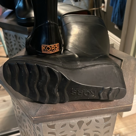 1 hour sale. KORS Michael Kors, black rain boots, tall wedge style, size 6 - Picture 9 of 11